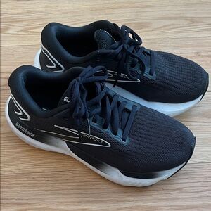 Brooks Women's Black and White Athletic Shoes